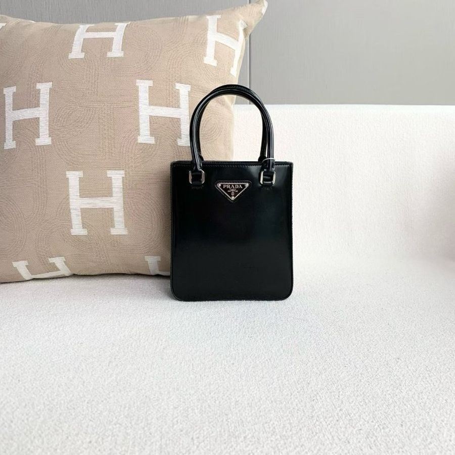 Prada 黑銀mini tote琴譜包手提包 芯片款16*17*5 98新配件塵袋 肩帶 保卡-4