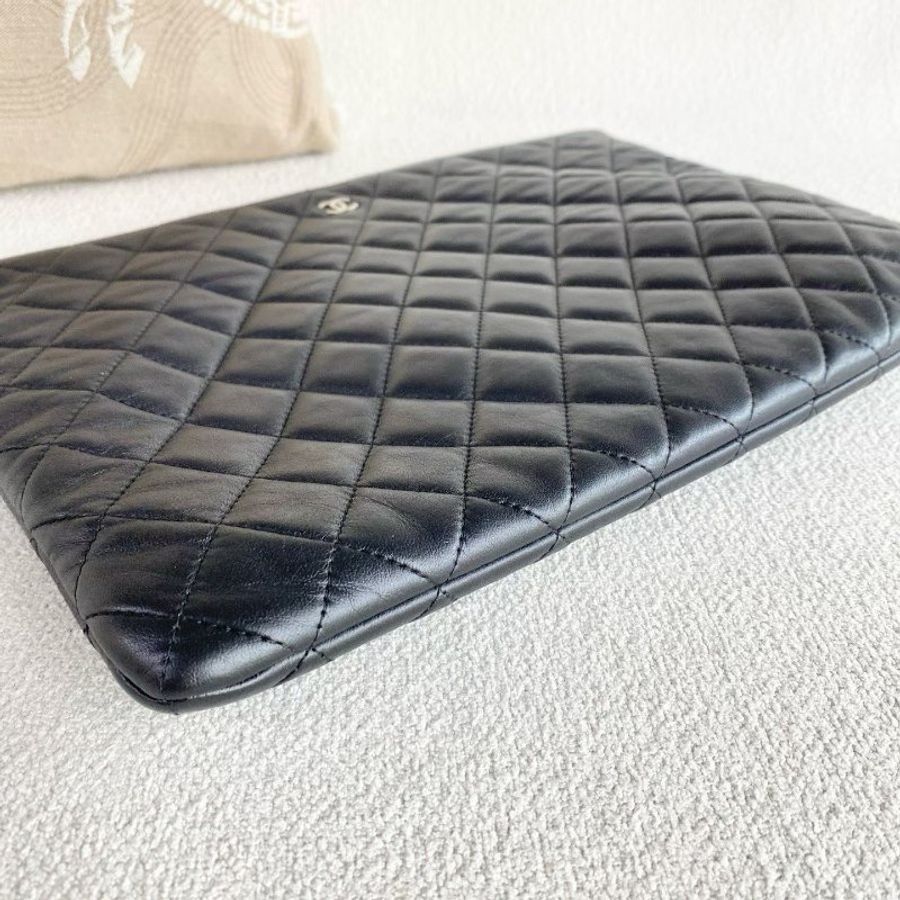 Chanel 黑銀手拿包 羊皮 34*23 99新配件塵袋-1