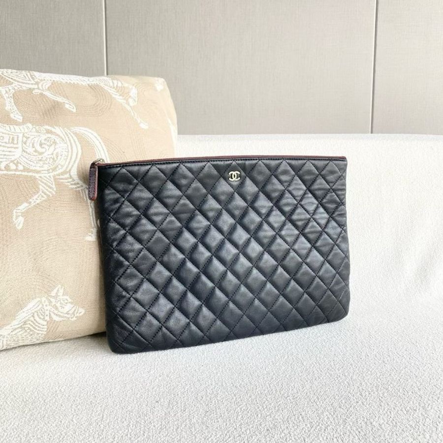 Chanel 黑銀手拿包 羊皮 34*23 99新配件塵袋-6