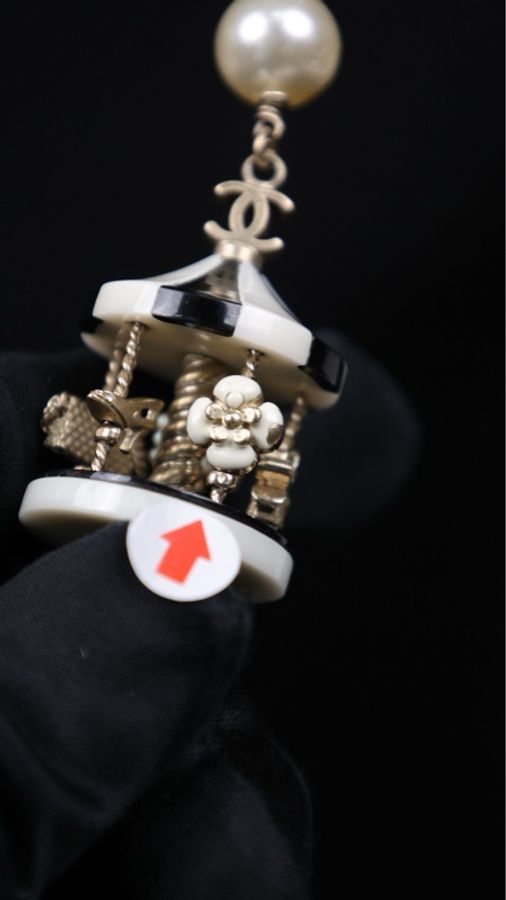 Chanel 08年旋转木马系列黑白珍珠CC旋转木马吊坠长项链毛衣链-27