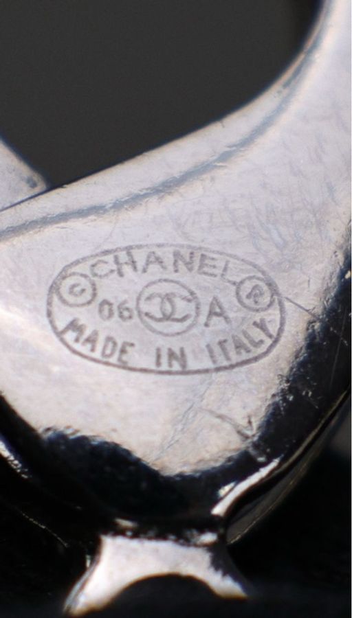 Chanel 06年黑色闪钻苹果吊坠长项链-6