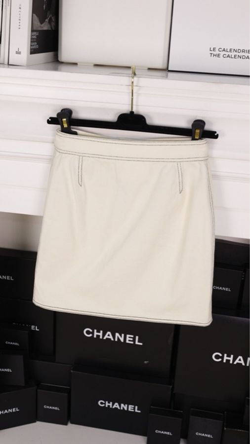 Chanel 94年秀款白色丹宁牛仔金扣两口袋半裙-1
