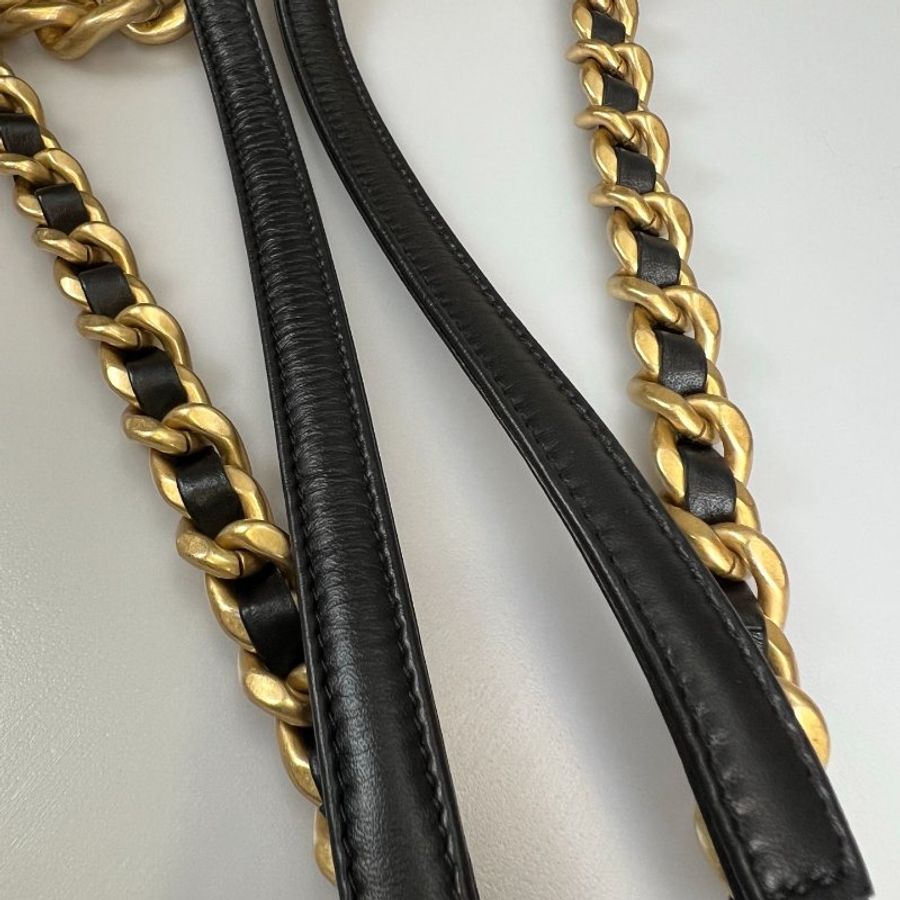 CHANEL 季節款雙肩後背包 牛皮黑-14