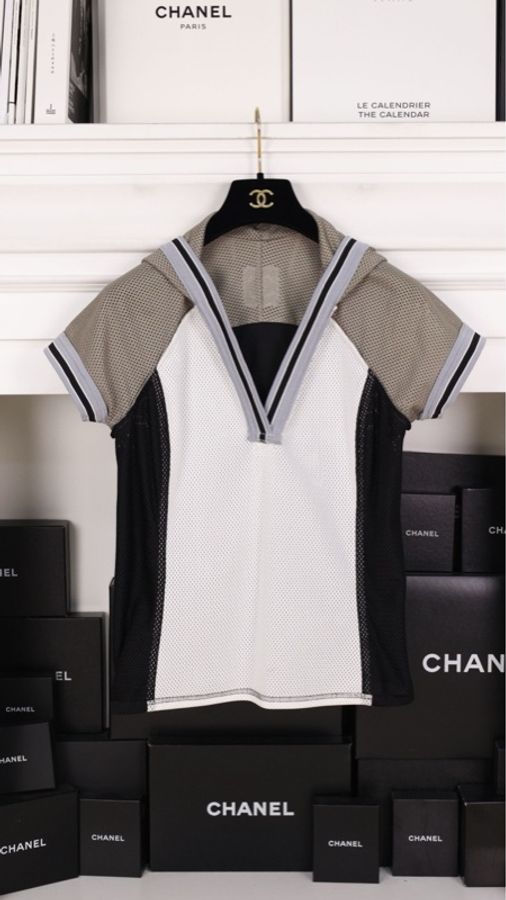 Chanel 04年运动方标系列黑灰白拼色网面连帽短袖上衣-1