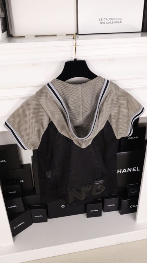 Chanel 04年运动方标系列黑灰白拼色网面连帽短袖上衣-2