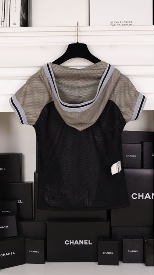 Chanel 04年运动方标系列黑灰白拼色网面连帽短袖上衣-3
