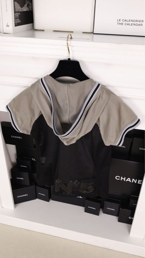 Chanel 04年运动方标系列黑灰白拼色网面连帽短袖上衣-6