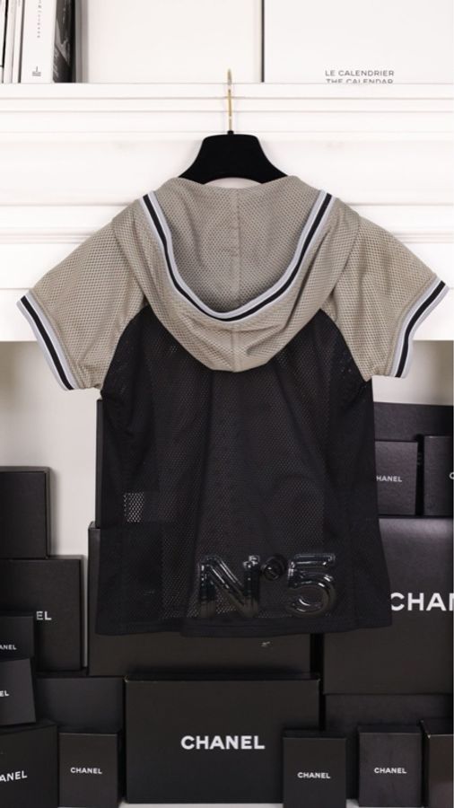 Chanel 04年运动方标系列黑灰白拼色网面连帽短袖上衣-7