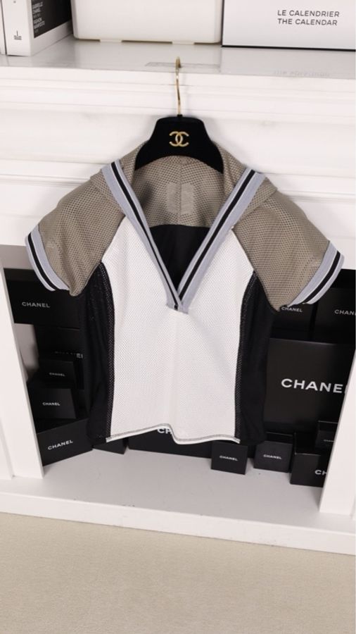 Chanel 04年运动方标系列黑灰白拼色网面连帽短袖上衣-9