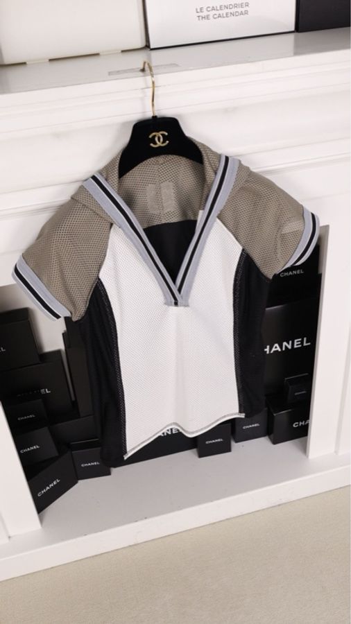 Chanel 04年运动方标系列黑灰白拼色网面连帽短袖上衣-10