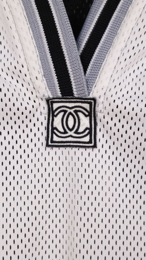 Chanel 04年运动方标系列黑灰白拼色网面连帽短袖上衣-19