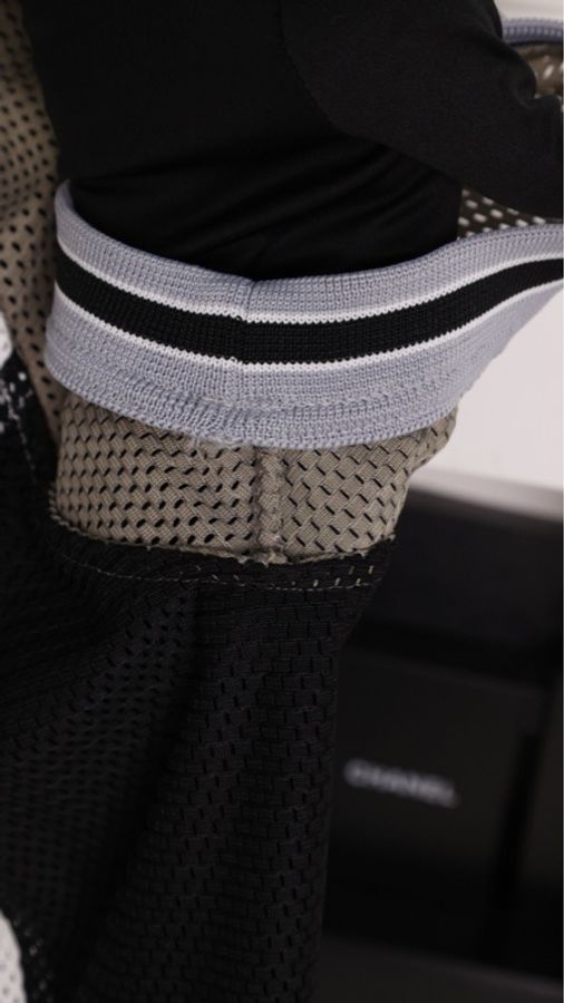 Chanel 04年运动方标系列黑灰白拼色网面连帽短袖上衣-27