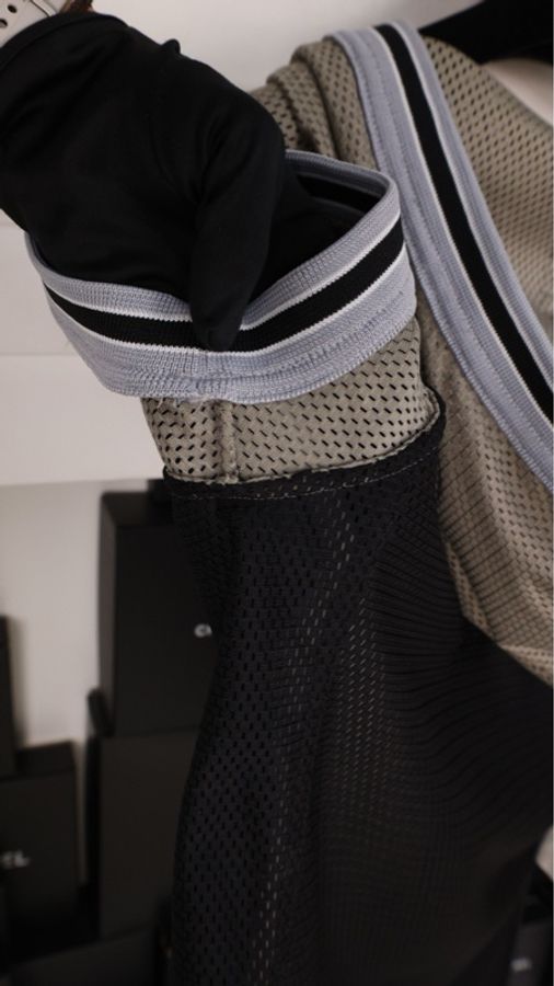 Chanel 04年运动方标系列黑灰白拼色网面连帽短袖上衣-30