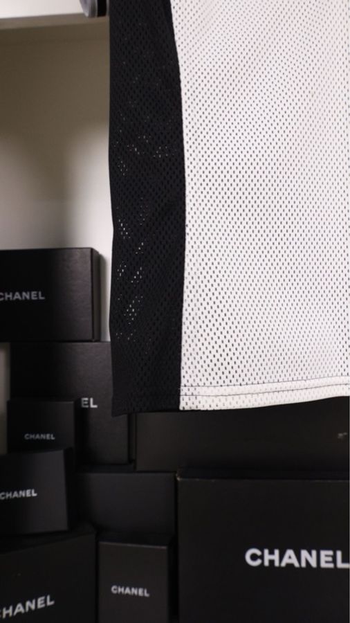 Chanel 04年运动方标系列黑灰白拼色网面连帽短袖上衣-32