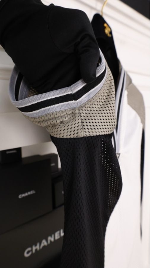 Chanel 04年运动方标系列黑灰白拼色网面连帽短袖上衣-36