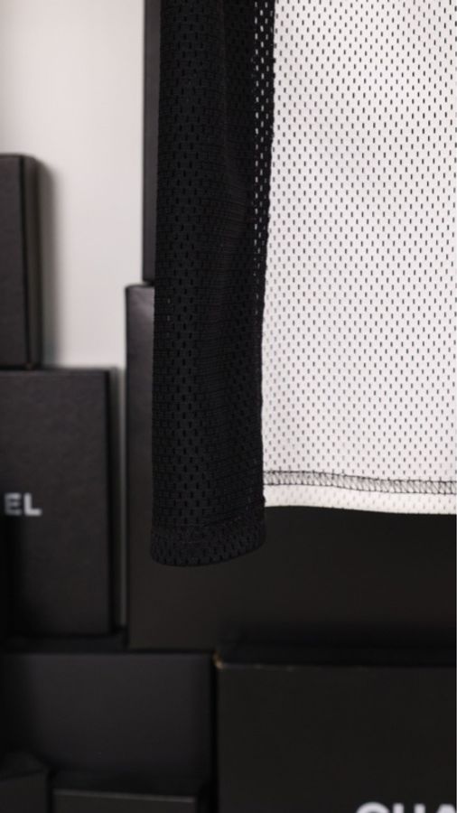 Chanel 04年运动方标系列黑灰白拼色网面连帽短袖上衣-37