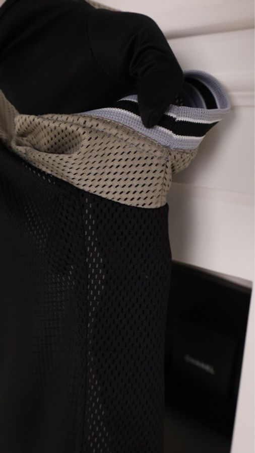 Chanel 04年运动方标系列黑灰白拼色网面连帽短袖上衣-39
