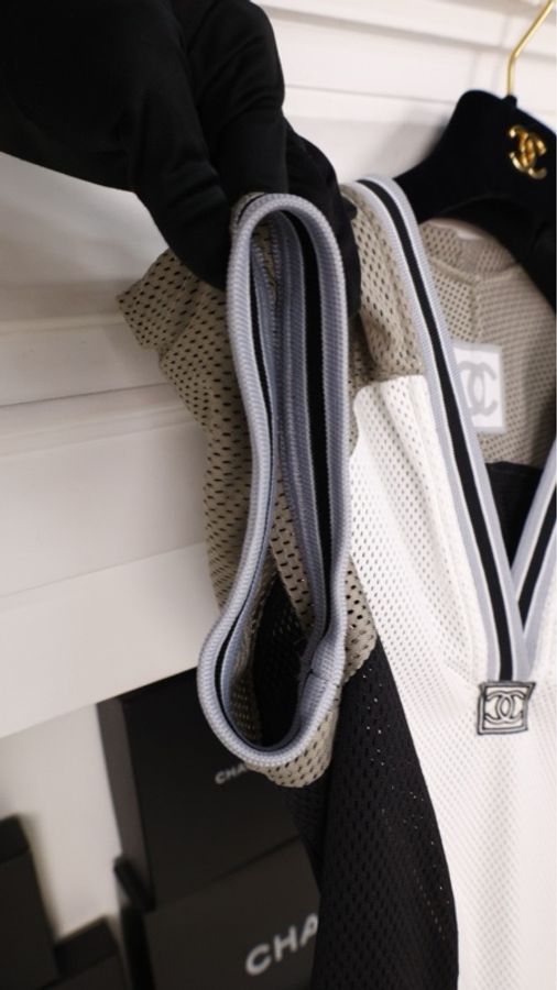 Chanel 04年运动方标系列黑灰白拼色网面连帽短袖上衣-40