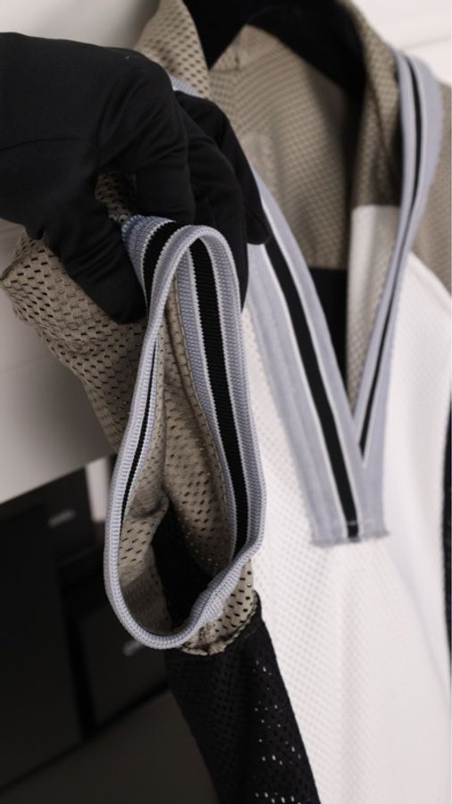Chanel 04年运动方标系列黑灰白拼色网面连帽短袖上衣-41