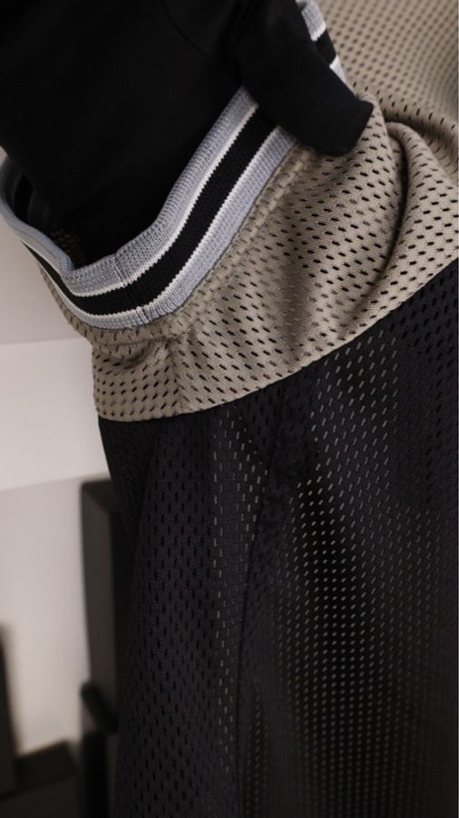 Chanel 04年运动方标系列黑灰白拼色网面连帽短袖上衣-44