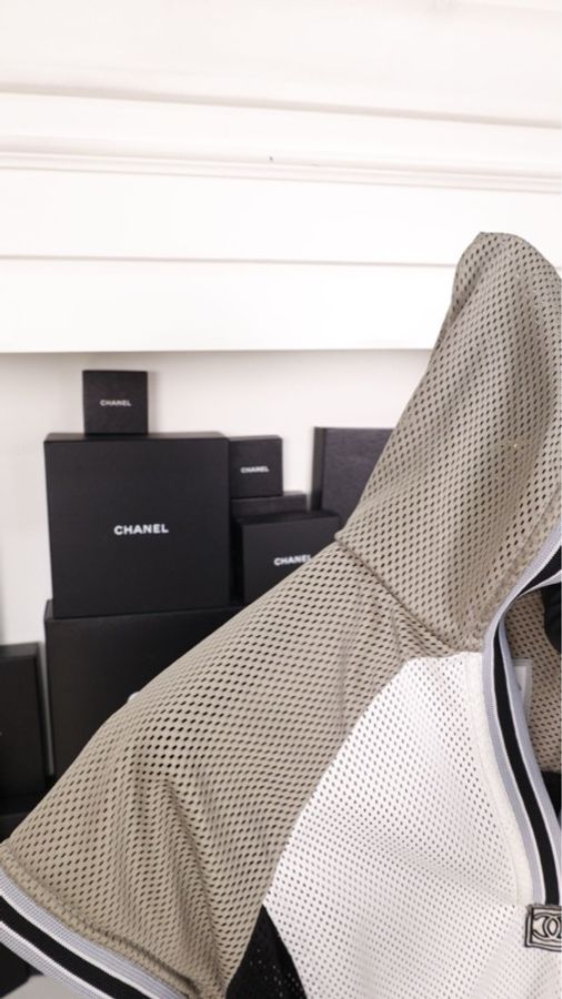 Chanel 04年运动方标系列黑灰白拼色网面连帽短袖上衣-45
