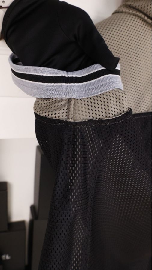 Chanel 04年运动方标系列黑灰白拼色网面连帽短袖上衣-51
