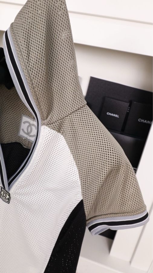 Chanel 04年运动方标系列黑灰白拼色网面连帽短袖上衣-55