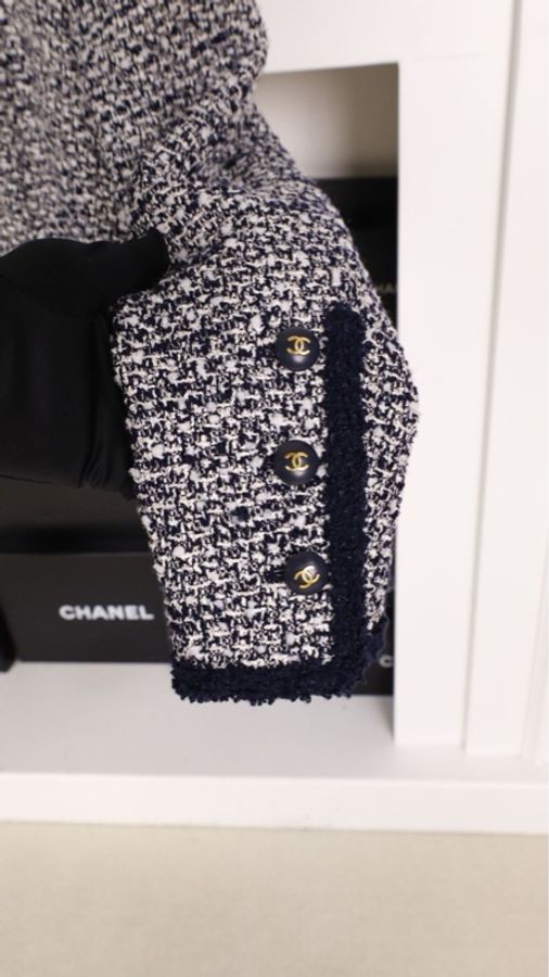 Chanel 95年jennie同款深蓝雪花圆领两口袋crop短外套 25/7-39