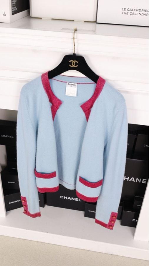 Chanel 96年秀款蓝粉羊绒拼色亮片两口袋针织开衫外套-12