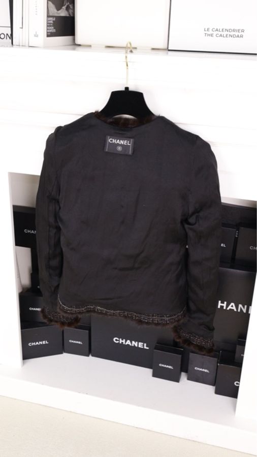Chanel 03年棕色毛毛滚边条纹外套-5
