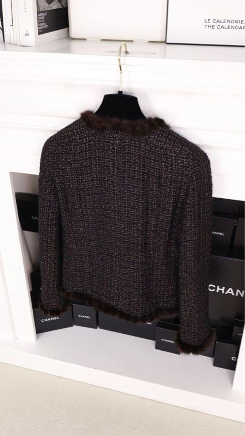 Chanel 03年棕色毛毛滚边条纹外套-11