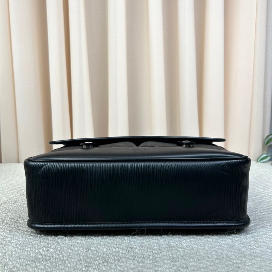 Louis Vuitton 牛皮黑色水紋大Logo公事包 銀色五金-3