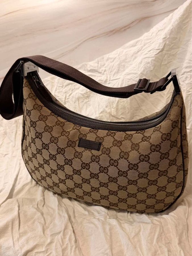 Gucci 經典GG Canvas 滿版老花半月包-0