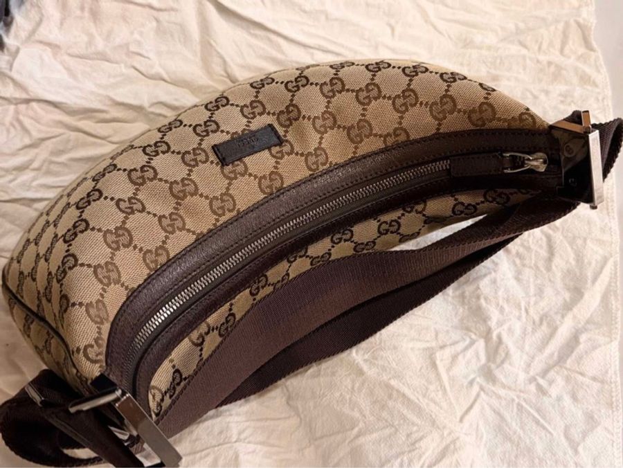 Gucci 經典GG Canvas 滿版老花半月包-8