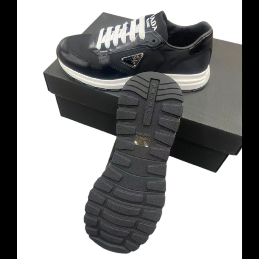 Prada Prax 01 Re Nylon 男款黑色皮革球鞋 運動鞋 UK8碼-3