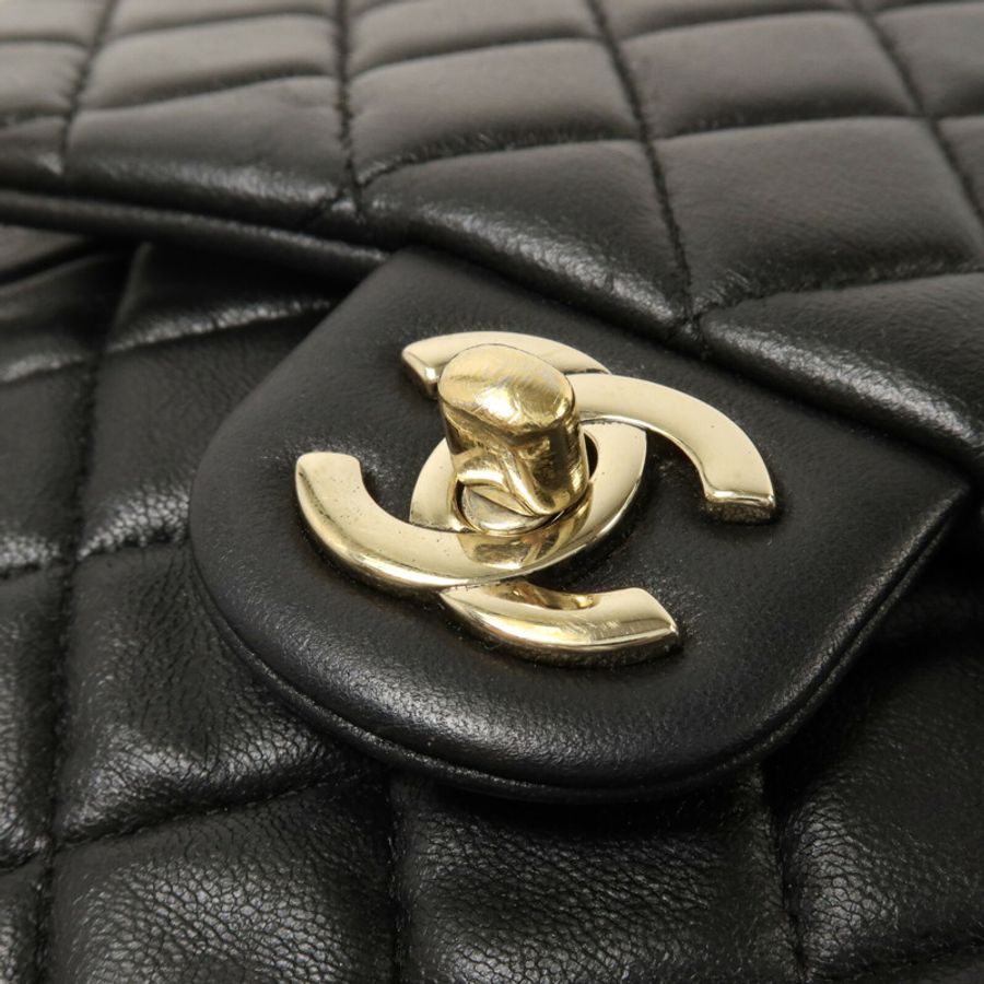 CHANEL 羊皮皮革Matelasse鏈帶背包-9