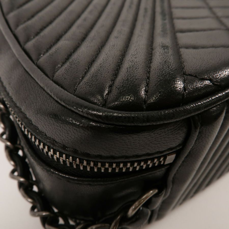 CHANEL 牛皮皮革Coco Boy Camera Bag鏈帶肩背袋-14