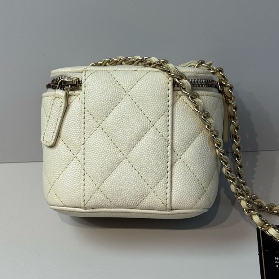 chanel 香奈兒魚子醬顆粒牛皮 米白色 31開白金盒子 ,原始成色 有卡-1