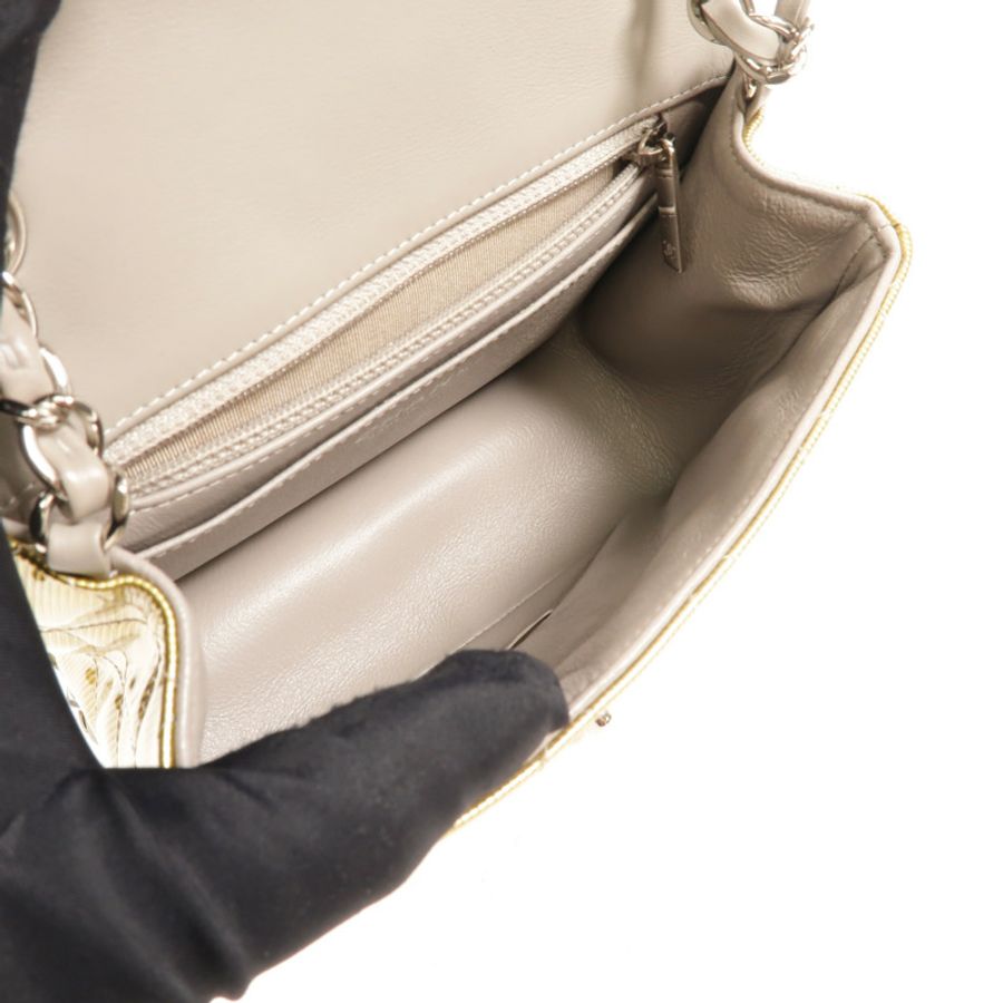 CHANEL 漆皮皮革Mini Classic 17鏈帶肩背袋-4