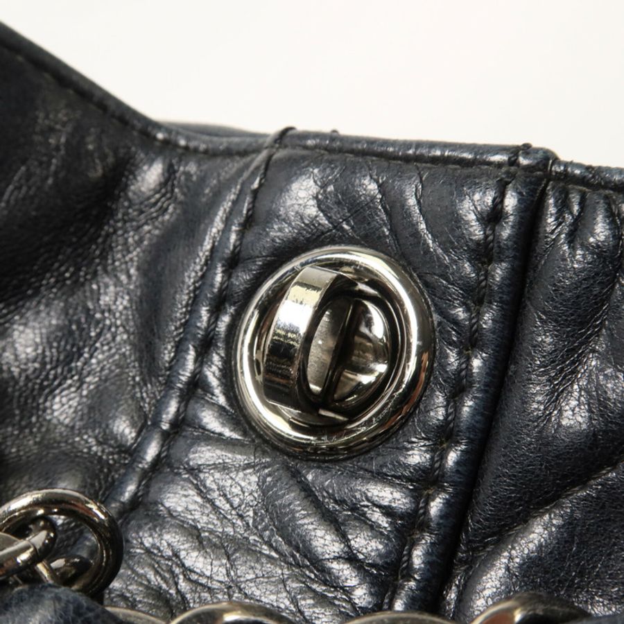 CHANEL 牛皮皮革Pile Ou Face Bag鏈帶肩背袋-11