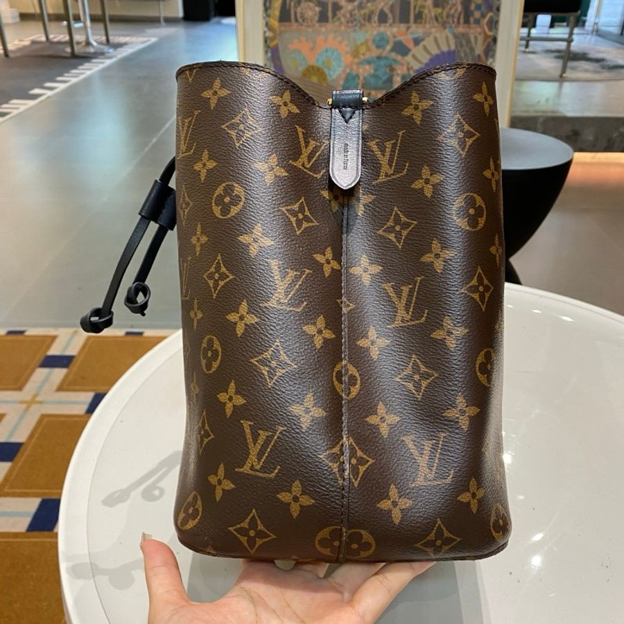 芯片款LV路易威登NÉONOÉ黑棕水桶包黑内里26*26*17-22