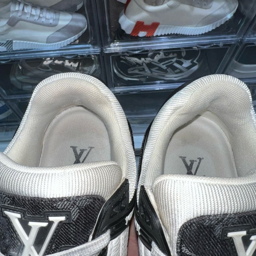 Lv trainer 黑牛仔Eu38-6