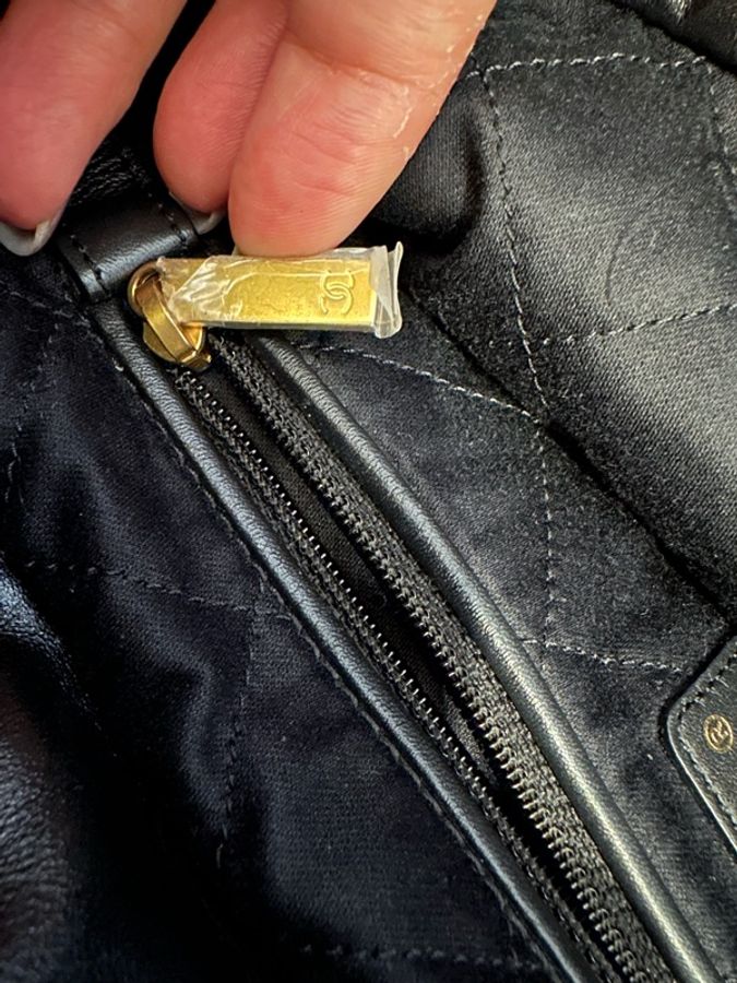 香奈兒 22 Handbag 22 Bag Medium 中號黑色金釦-20