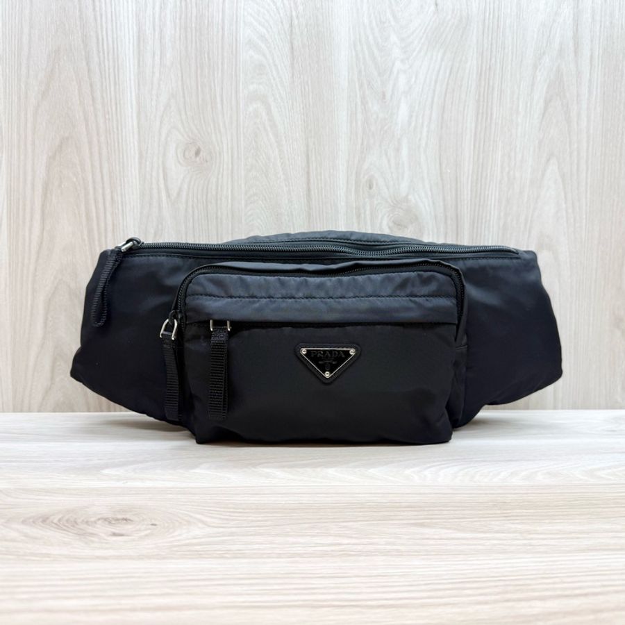 PRADA 🖤黑銀經典三角LOGO尼龍斜背包2VL005-1