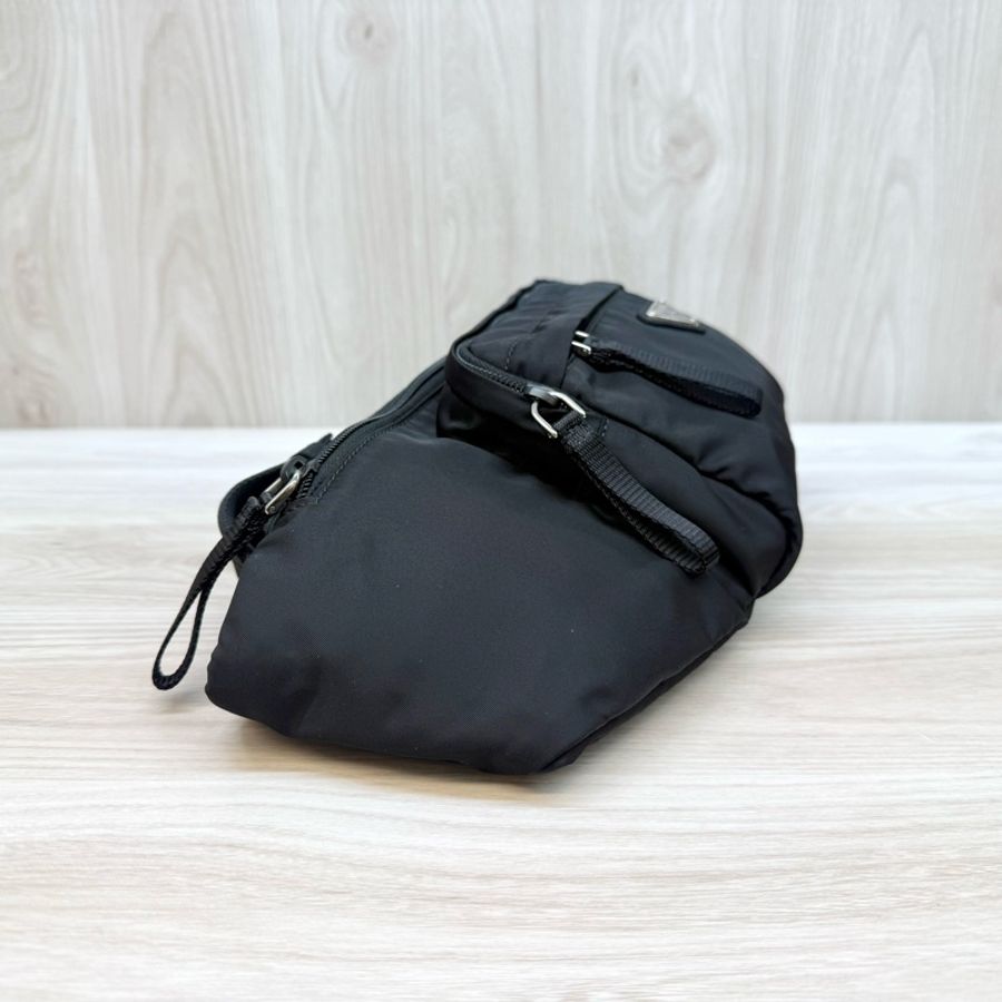 PRADA 🖤黑銀經典三角LOGO尼龍斜背包2VL005-5