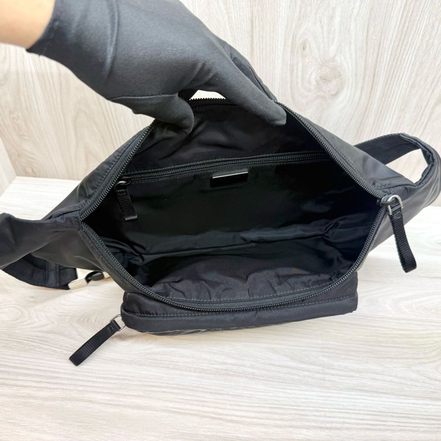 PRADA 🖤黑銀經典三角LOGO尼龍斜背包2VL005-6