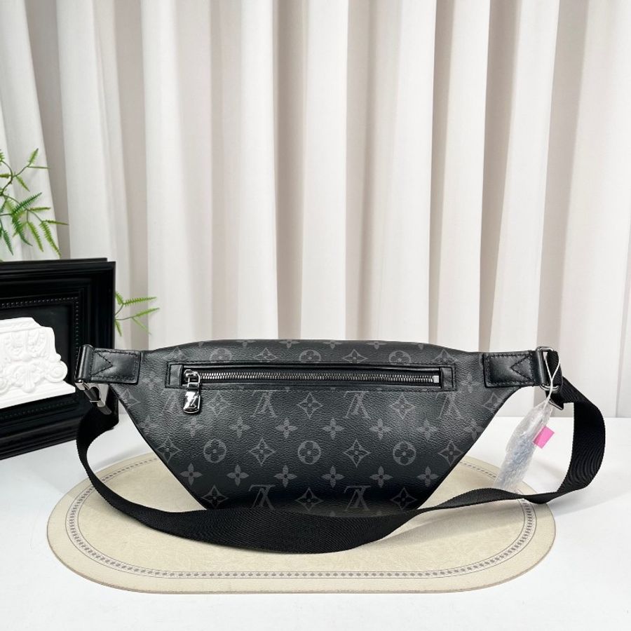 Louis Vuitton 晶片款 經典黑花discovery腰包胸包-1