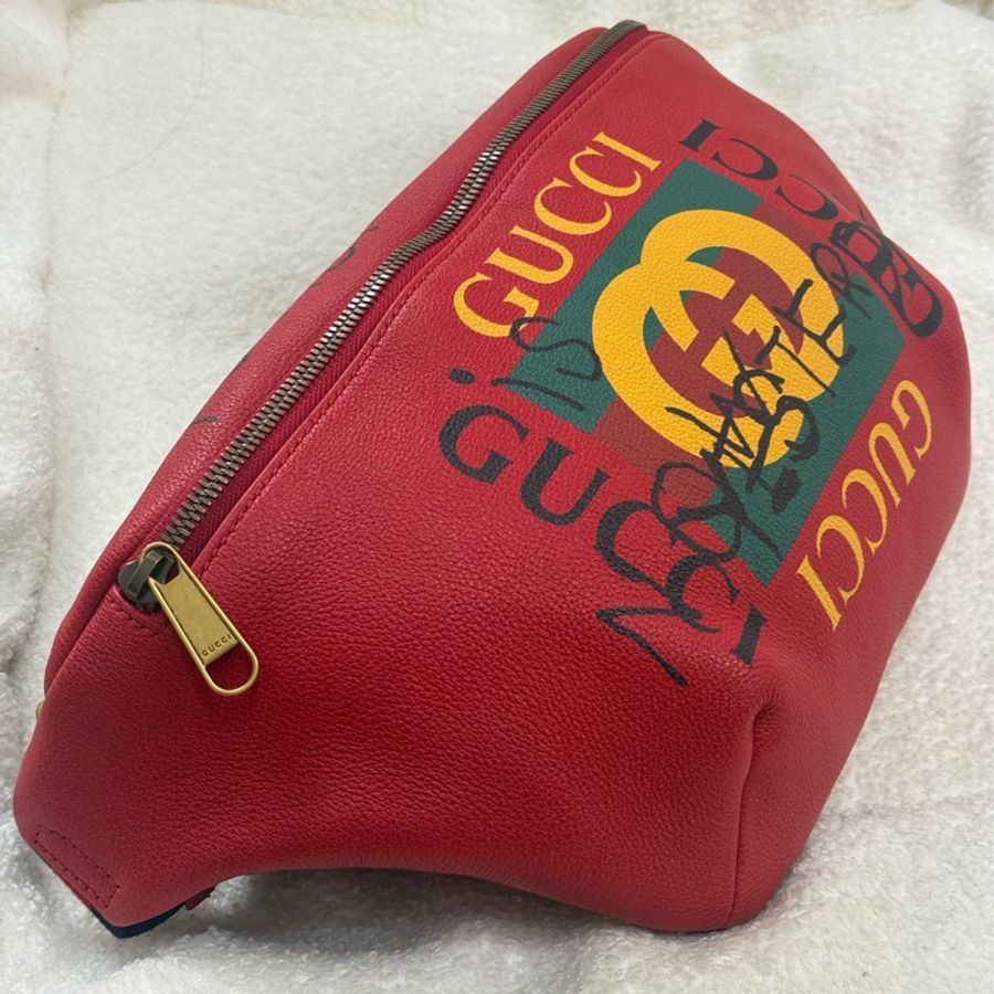 全新Gucci限量塗鴉款腰包-3