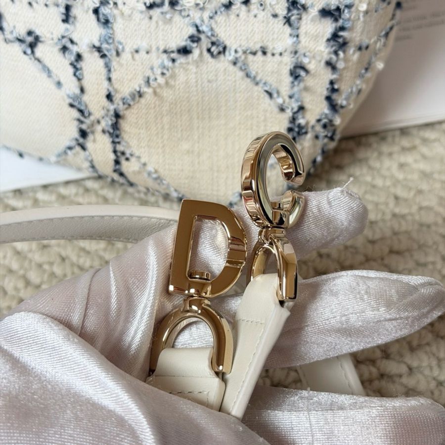 Dior 白色牛仔小號toujours土著菜籃子新款白牛仔系列立體菱格紋 手提包斜背包-8