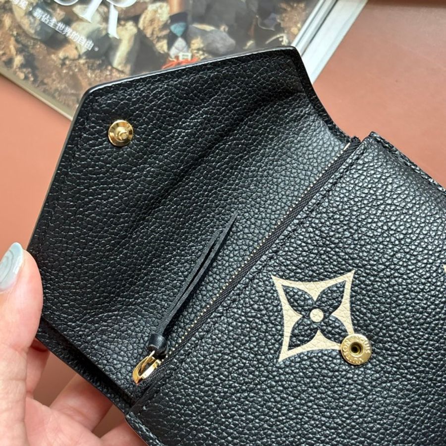 ::LOIUS VUITTON:: LV M80968 Victorine 黑色 / 米白色雙色花紋 三摺短夾錢包-6